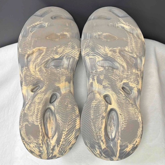 Adidas Yeezy Foam Runner ‘MXT Moon Grey’ – Style GV7904 – Men’s Size 12 – Used - Picture 12 of 15